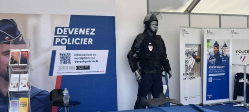 Stand de la Police nationale  la Foire de Chlons
