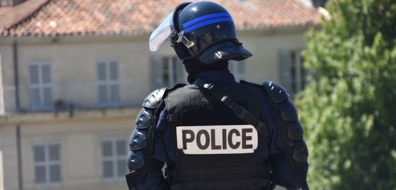 gardien de la paix seul